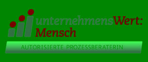 Logo_UWM_Zusatz_Prozessberaterin_CMYK_300dpi_220mmB